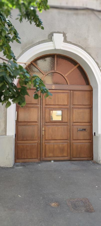 Hysteria Central Flat Oradea Exterior foto